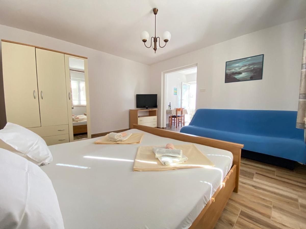 Guest House Dijana Krk Town Exteriér fotografie