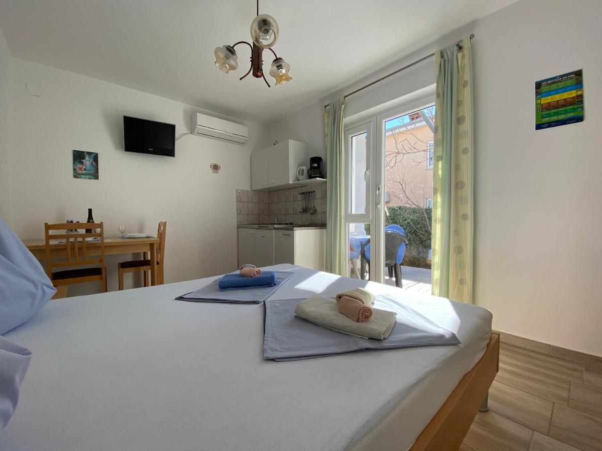 Guest House Dijana Krk Town Exteriér fotografie