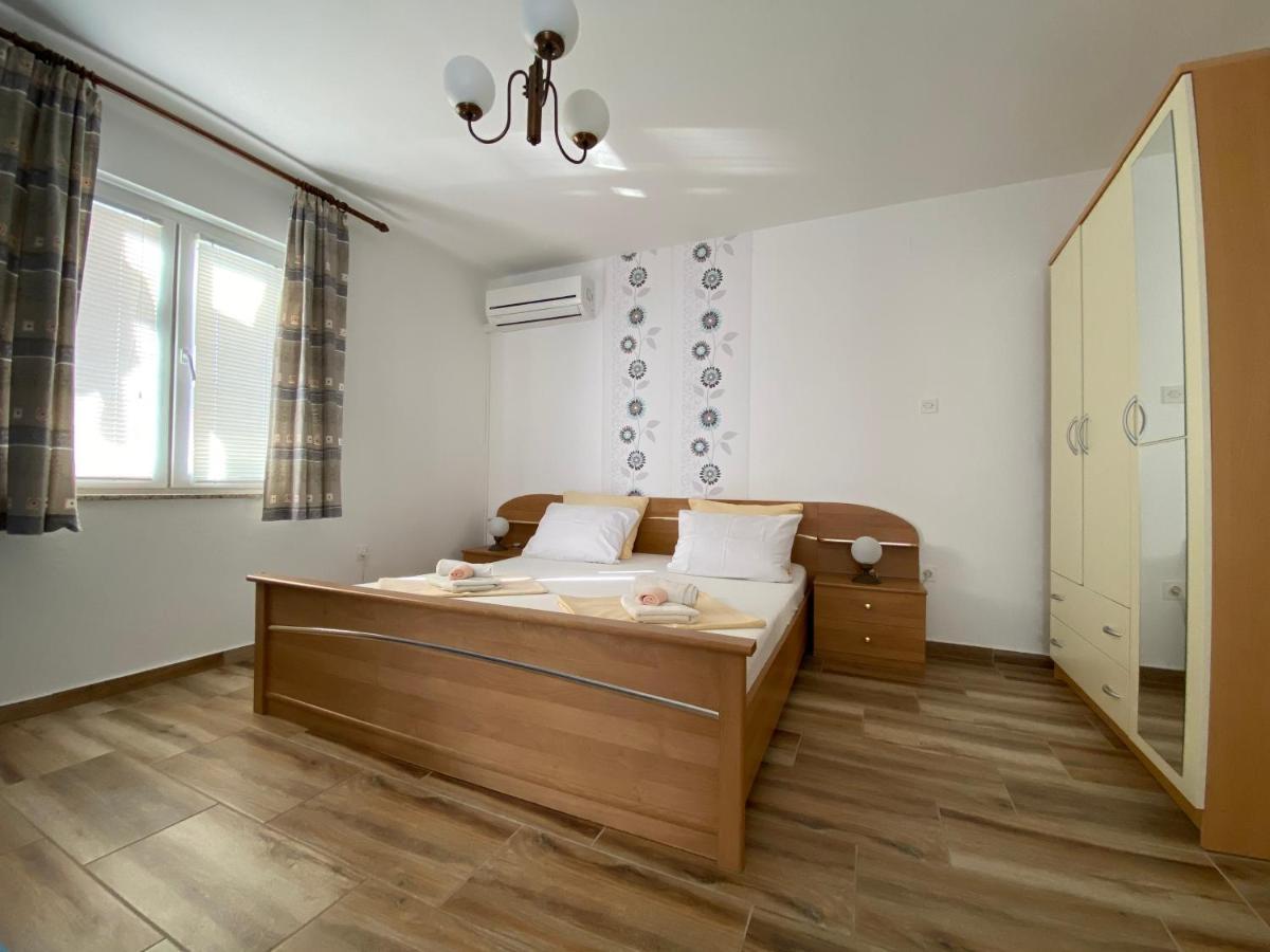 Guest House Dijana Krk Town Exteriér fotografie