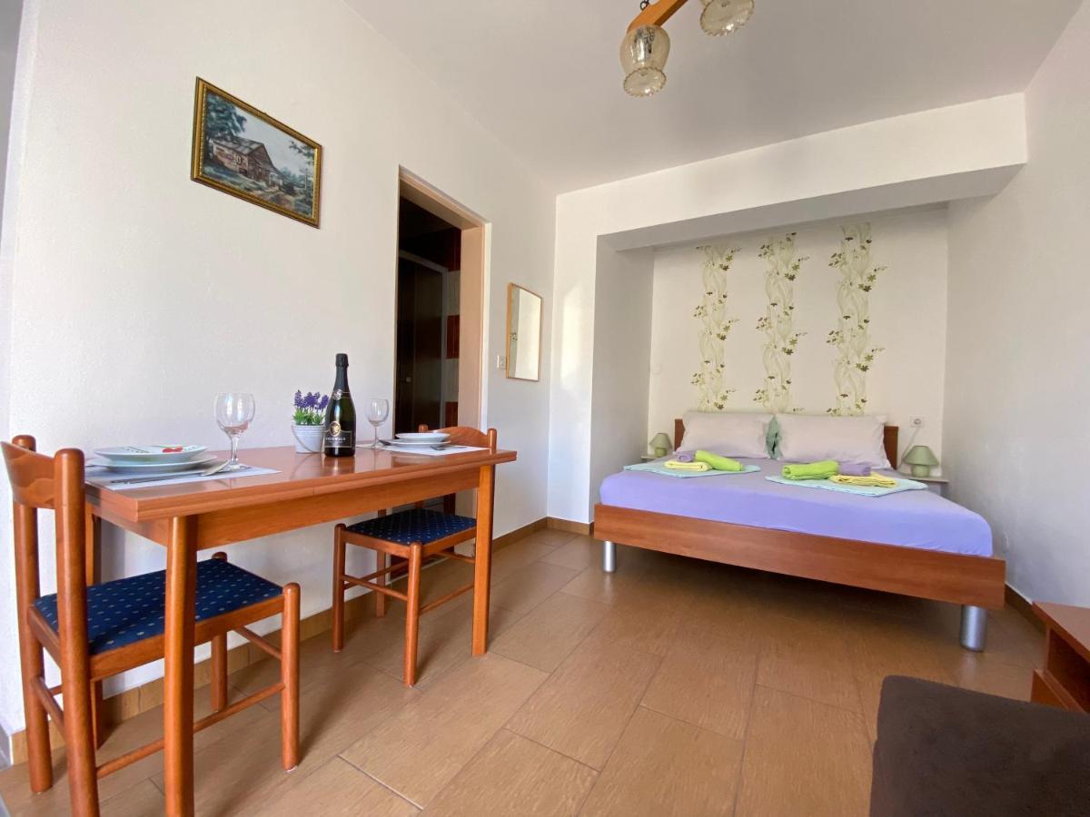 Guest House Dijana Krk Town Exteriér fotografie