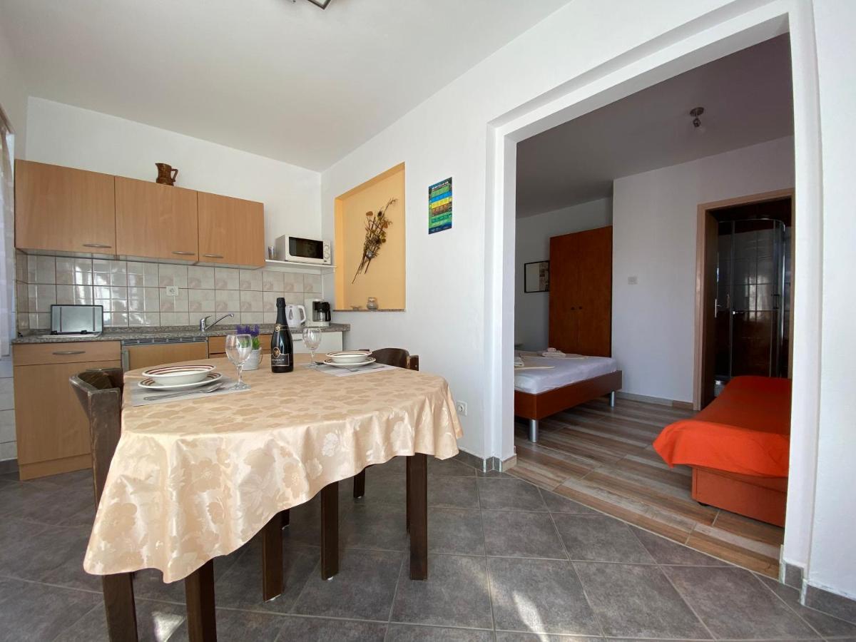 Guest House Dijana Krk Town Exteriér fotografie